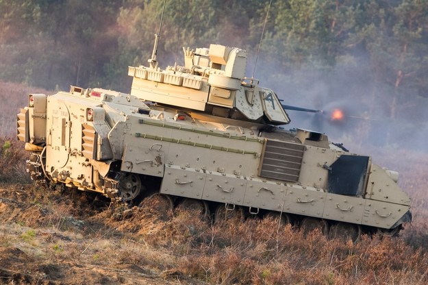 Bojowy wóz piechoty Bradley /Shutterstock