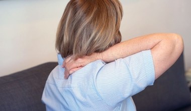 Ból, drętwienie i uczucie napięcia. Takie mogą być przyczyny bólu szyi i karku