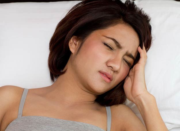 Ból głowy towarzyszący migrenie bywa tak silny, że często wyłącza z życia nawet na kilka dni /123RF/PICSEL