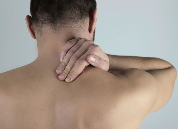 Ból kręgosłupa może skutecznie uprzykrzyć życie /Picsel /123RF/PICSEL