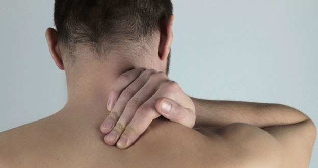 Ból kręgosłupa może skutecznie uprzykrzyć życie /Picsel /123RF/PICSEL