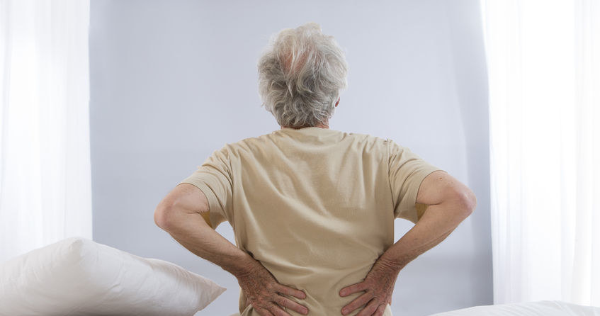 Ból pleców na pewnym etapie życia może być problemem /123RF/PICSEL