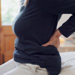 Ból w dole pleców to nie zawsze wina "korzonków". Skąd dolegliwości bólowe w krzyżu?