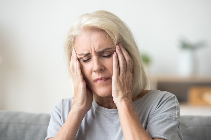 Bóle migrenowe są trudne do opanowania lekami przeciwbólowymi i mogą trwać od kilku godzin do kilku dni /123RF/PICSEL
