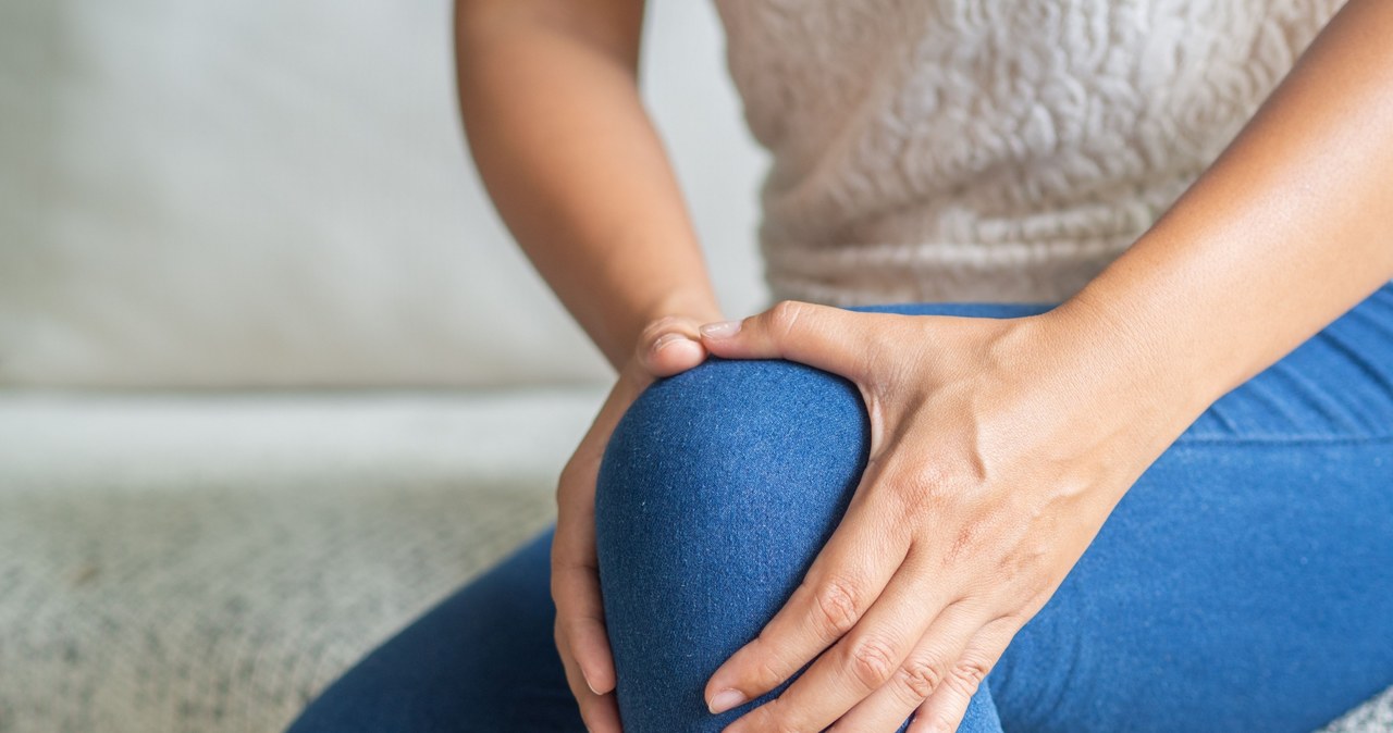 Bóle stawów, problemy ze zmianą pozycji mogą świadczyć o niedoborze kolagenu /123RF/PICSEL