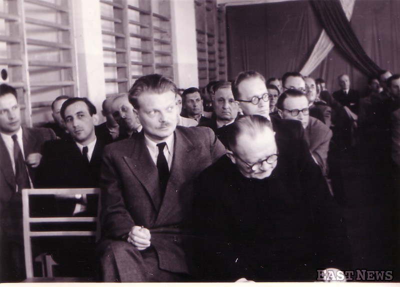 Bolesław Piasecki (na pierwszym planie), przewodniczący Stowarzyszenia PAX /Wacław Żdżarski /East News