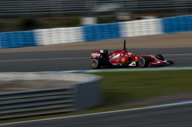 Bolid Ferrari na razie nie imponuje osiągami /AFP