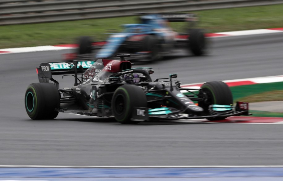 Bolid Lewisa Hamiltona na torze /	TOLGA BOZOGLU /PAP/EPA