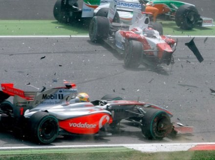 Bolid McLarena jeździ jak "niewypał". W Hiszpanii do mety dojechał nim tylko Hamilton /INTERIA.PL