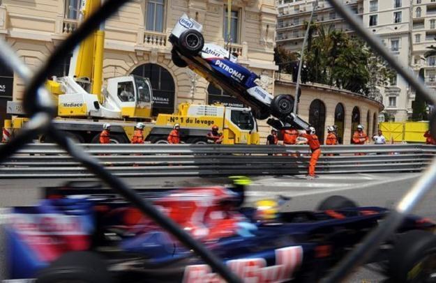 Bolid Roberta Kubicy w Monaco w 2009 r. uległ awarii. /AFP