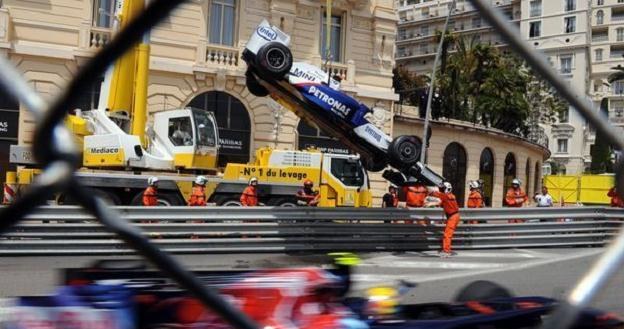 Bolid Roberta Kubicy w Monaco w 2009 r. uległ awarii. /AFP