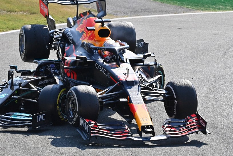 Bolid Verstappena znalazł się na bolidzie Hamiltona /Getty Images