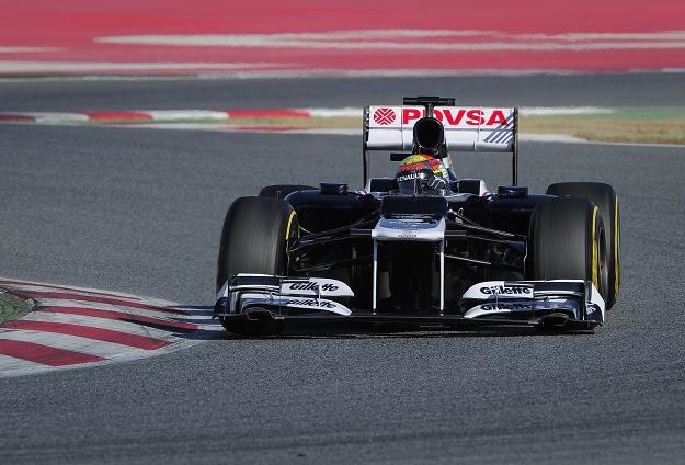 Bolid Williamsa podczas testów w Barcelonie. /AFP