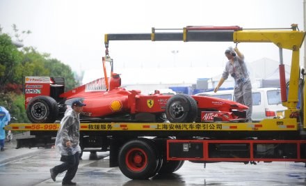 Bolidy Ferrari zostaną wyposażone w KERS. /AFP