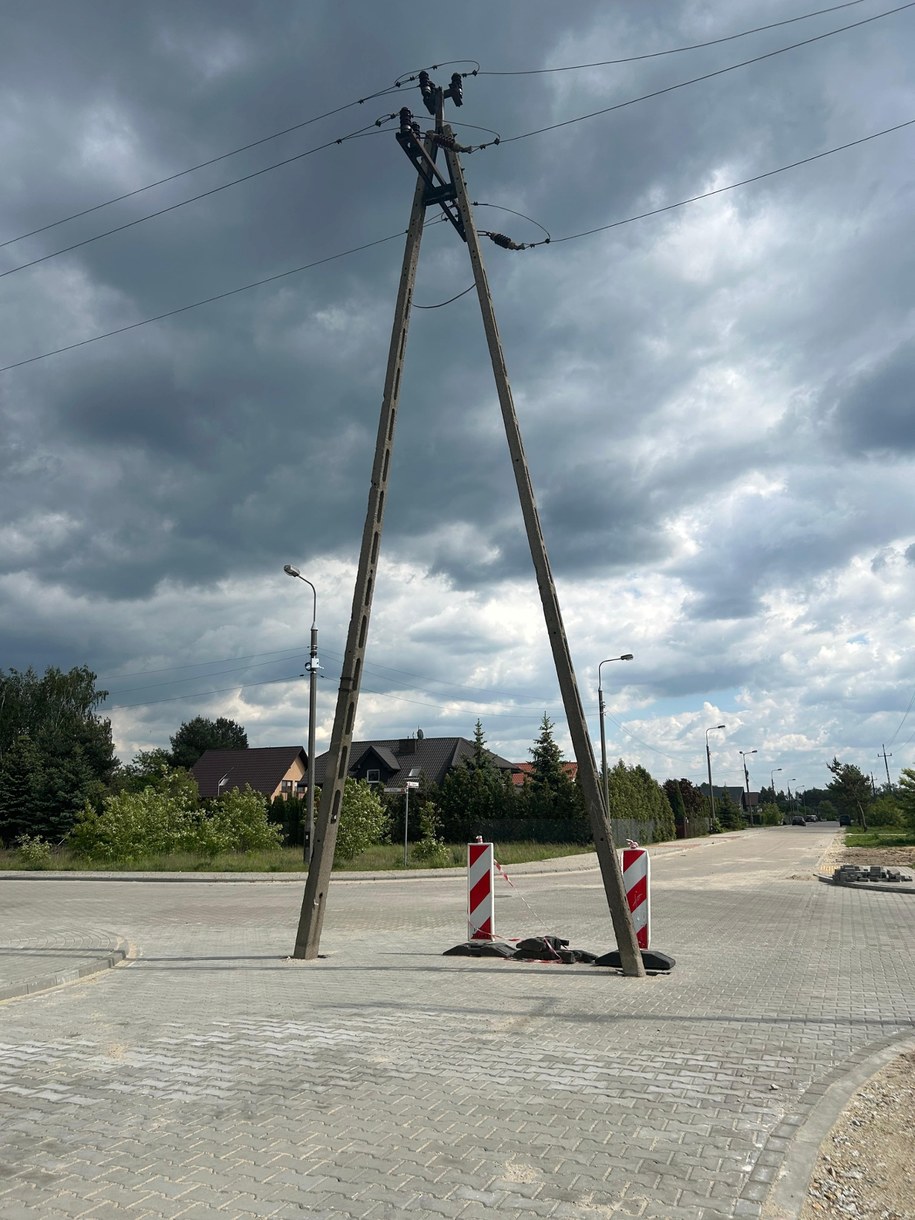 Bolimów: Na środku skrzyżowania stoi słup energetyczny /Magdalena Grajnert /RMF FM