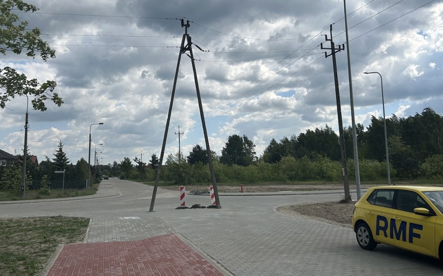 Bolimów: Na środku skrzyżowania stoi słup energetyczny /Magdalena Grajnert /RMF FM