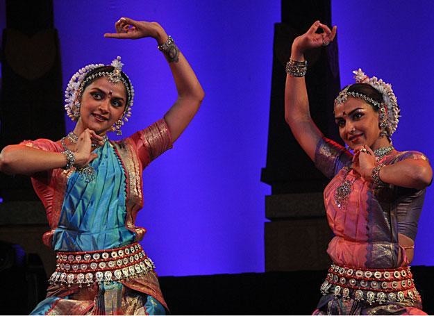 Bollywood dance to energetyczna mieszanka różnorodnych stylów tanecznych /AFP