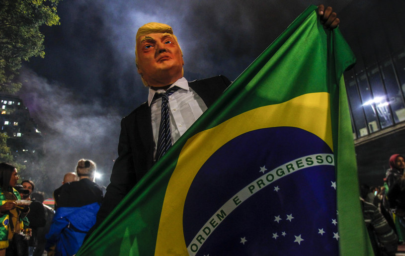 Bolsonaro nazywany jest "tropikalnym Trumpem" /AFP