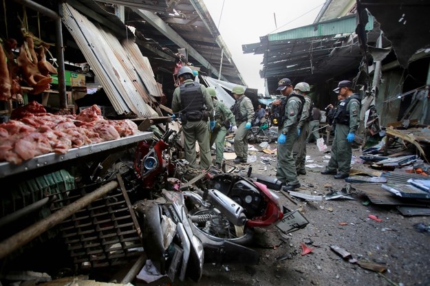 Bomba była umieszczona na motocyklu zaparkowanym na targu Pimolchai w centrum Jali. /NAKHARIN CHINNAWORNKOMOL /PAP/EPA