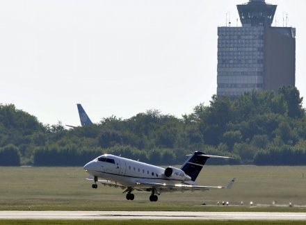 Bombardier CL-600 zabrał Filipe Massę z Budapesztu do Sao Paulo. /AFP