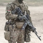 "Bombardowania i walki nie ustają". Prawie milion osób opuściło Sudan