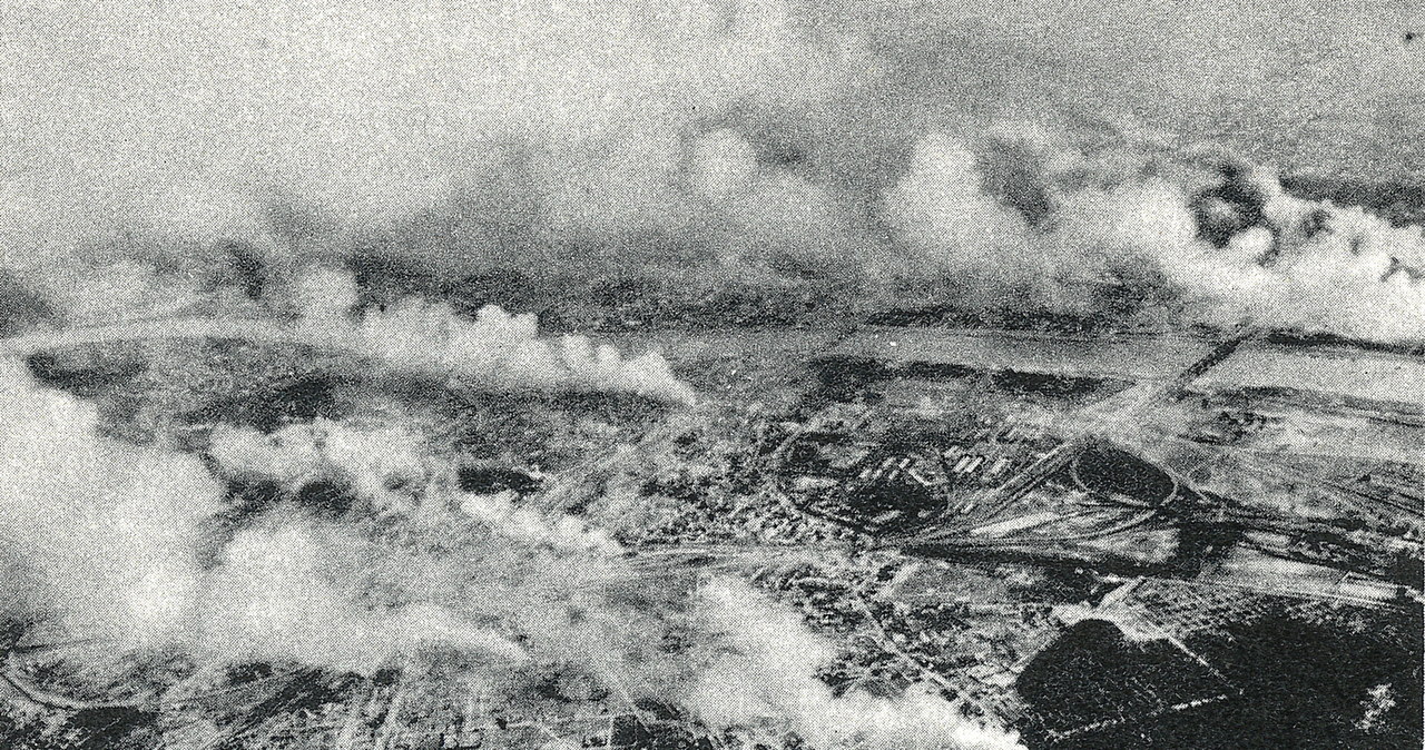 Bombardowanie Warszawy przez Luftwaffe, wrzesień 1939 /Reprodukcja: FoKa /Agencja FORUM