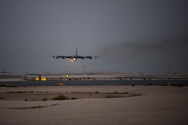 Bombowce USA wylądowały w Katarze. Jest "wiarygodne zagrożenie" ze strony Iranu