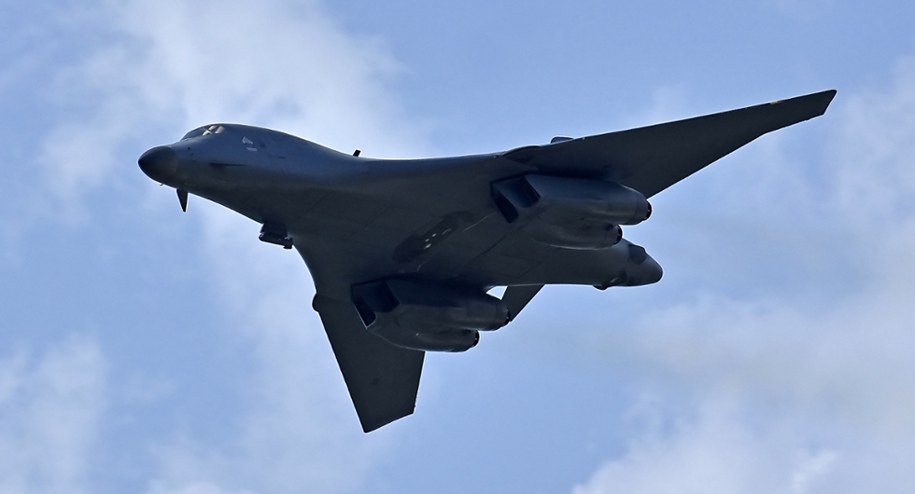 Pokaz siły, bombowce i myśliwce w akcji. USA i sojusznicy prężą muskuły