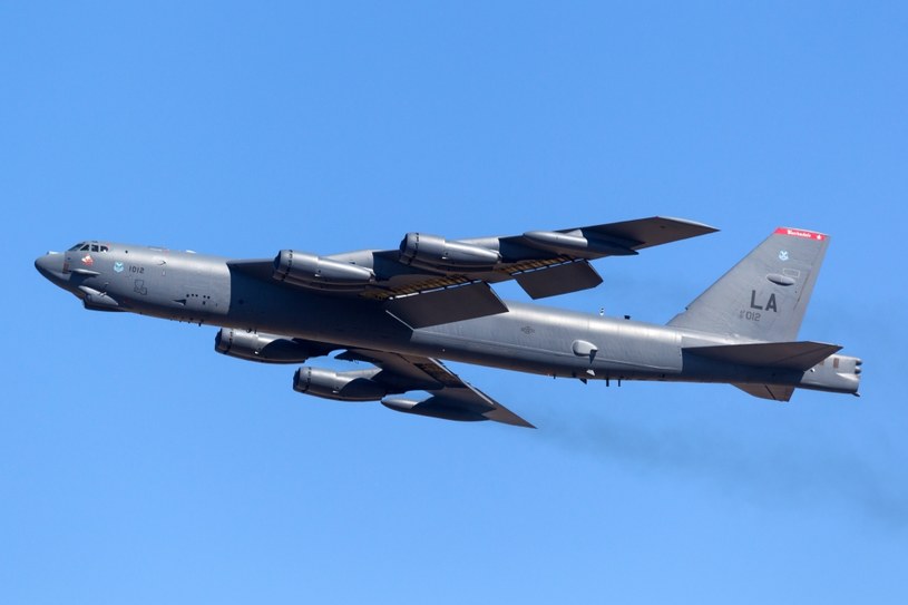Bombowiec B-52 będzie mógł znów przemierzać przestrzeń powietrzną /123RF/PICSEL