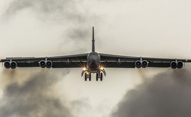 Bombowiec B-52 rozbił się w Kalifornii. Zginęło 8 osób