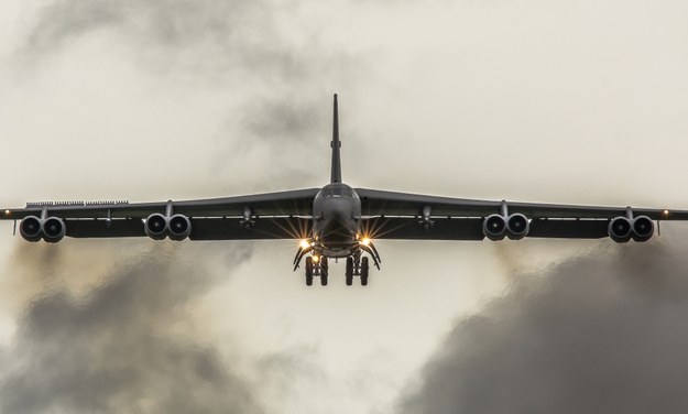 Bombowiec B-52H. Z maszyny tego typu Amerykanie wypuścili pocisk hipersoniczny. /Shutterstock