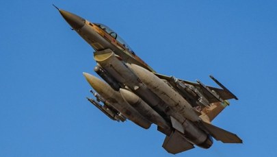 Bomby spadły na lotnisko w Sanie. "Ktokolwiek zaatakuje Izrael, zapłaci wysoką cenę"