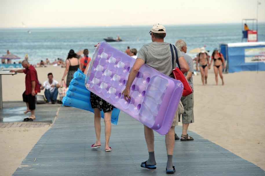 Bon turystyczny aktywowało już ponad 2,7 mln Polaków / 	Marcin Bielecki    /PAP