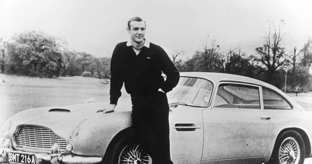 Bond i jego Aston Martin DB5 / Kliknij /INTERIA.PL