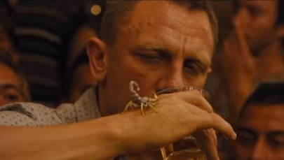 Bond powinien już dwa razy umrzeć. Od alkoholu...