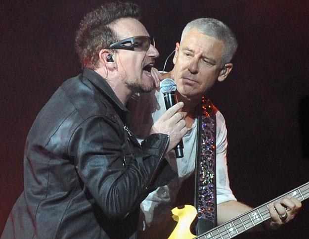 Bono i Adam Clayton: "Wpadniesz na wesele?" fot. Mike Coppola /Getty Images/Flash Press Media