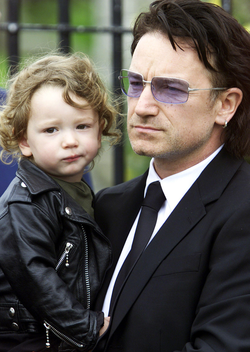 Bono i jego syn Elijah w 2001 roku /Paul McErlane / Reuters /Agencja FORUM
