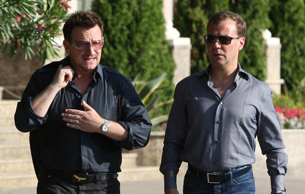 Bono i Miedwiediew podczas wspólnego spaceru &nbsp; /AFP