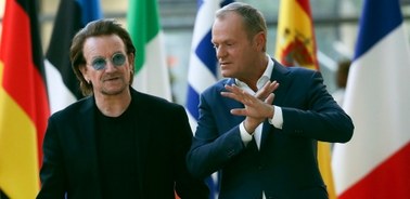 Bono i Tusk spotkali się w Brukseli. Do sieci trafiło wymowne zdjęcie