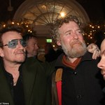 Bono kolęduje w Dublinie. Kogo zaprosił?