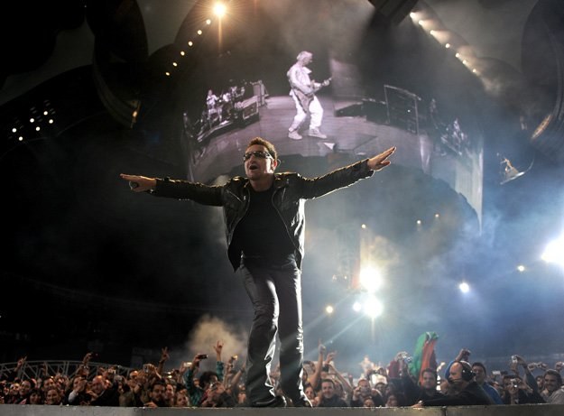 Bono mobilizuje kolegów do wytężonej pracy - fot. Jasper Juinen /Getty Images/Flash Press Media