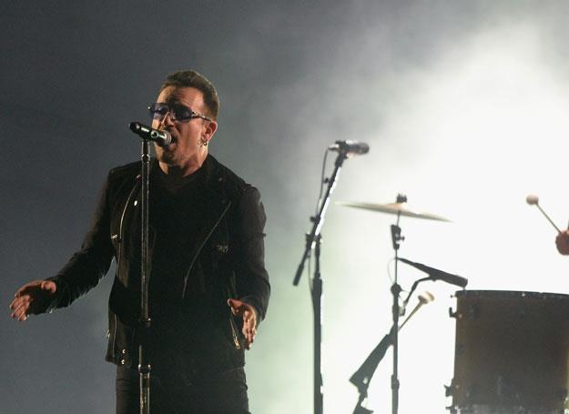 Bono na scenie - fot. Samir Hussein /Getty Images