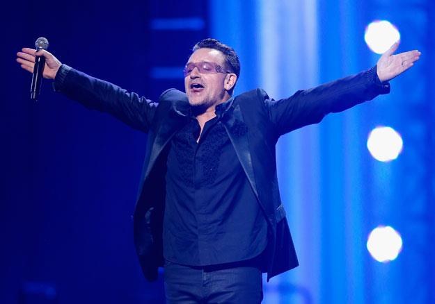 Bono wita się z Chrisem Martinem? fot. Isaac Brekken /Getty Images/Flash Press Media