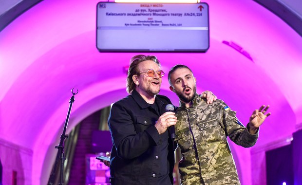 Bono z U2 zagrał koncert w kijowskim metrze [FILMY]