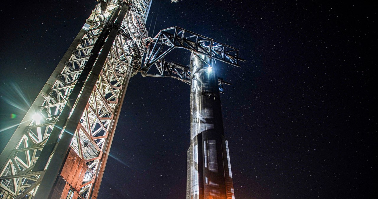 Booster 9 na platformie startowej w Starbase w Teksasie /SpaceX /Twitter