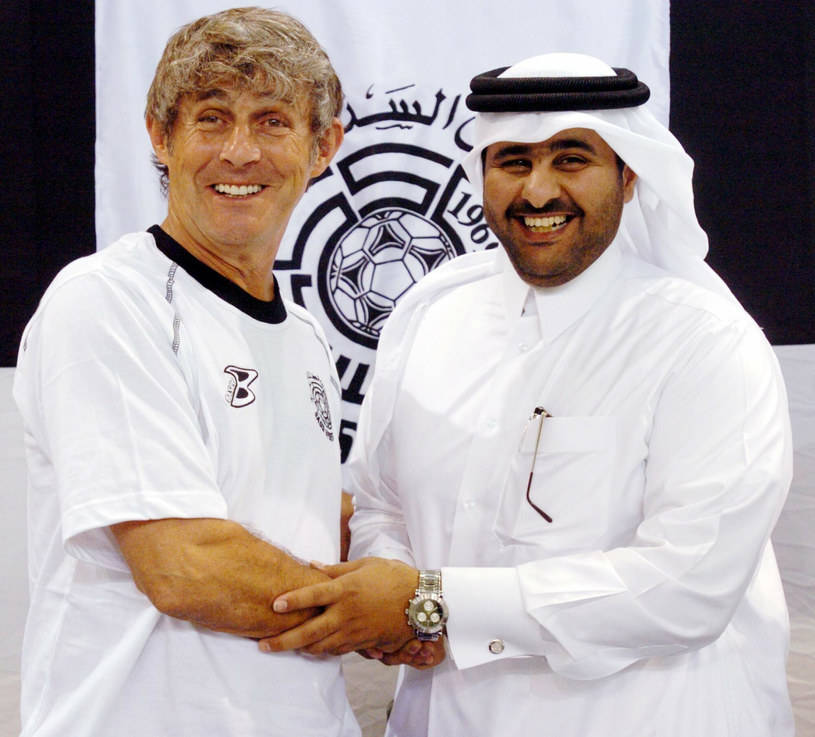 Bora Milutinović (z lewej) w czasach trenerskiej przygody z katarskim Al-Sadd SC /East News