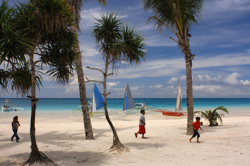 Boracay to najsłynniejsza filipińska wyspa, znana z pięknych plaży /Sergi Reboredo /East News