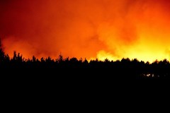 Bordeaux: Płonie 300 hektarów lasu