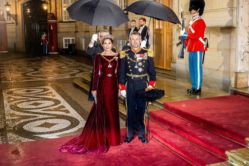 Bordowa suknia księżnej Marii to jedna z jej ulubionych kreacji / Patrick van Katwijk / Contributor /Getty Images