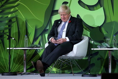 Boris Johnson "walczy" ze zmianami klimatu na pokładzie... samolotu 